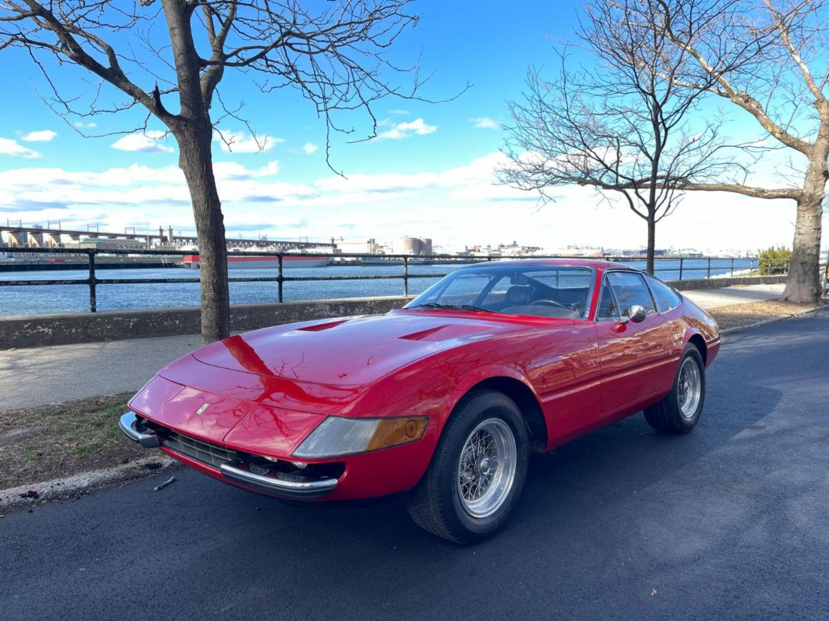 フェラーリ 365 GTB/4 デイトナ 1972 30,000マイル | TPE Ltd