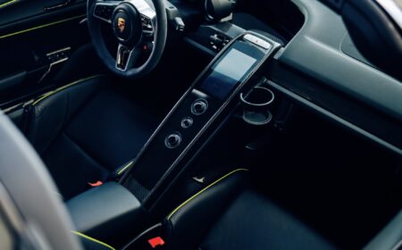 ポルシェ 918 スパイダー US spec 8,050km 2015
