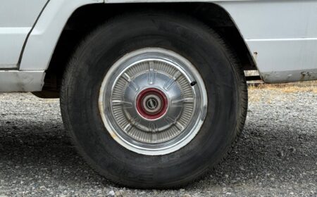 Jeep Wagoneer 401 V8