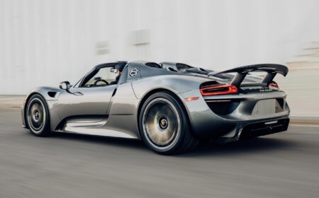 ポルシェ 918 スパイダー US spec 8,050km 2015