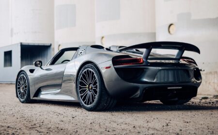 ポルシェ 918 スパイダー US spec 8,050km 2015