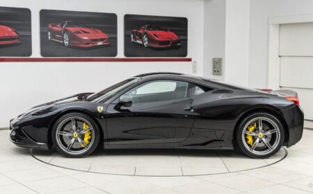 Ferrari Speciale Nero 2014 15,000km