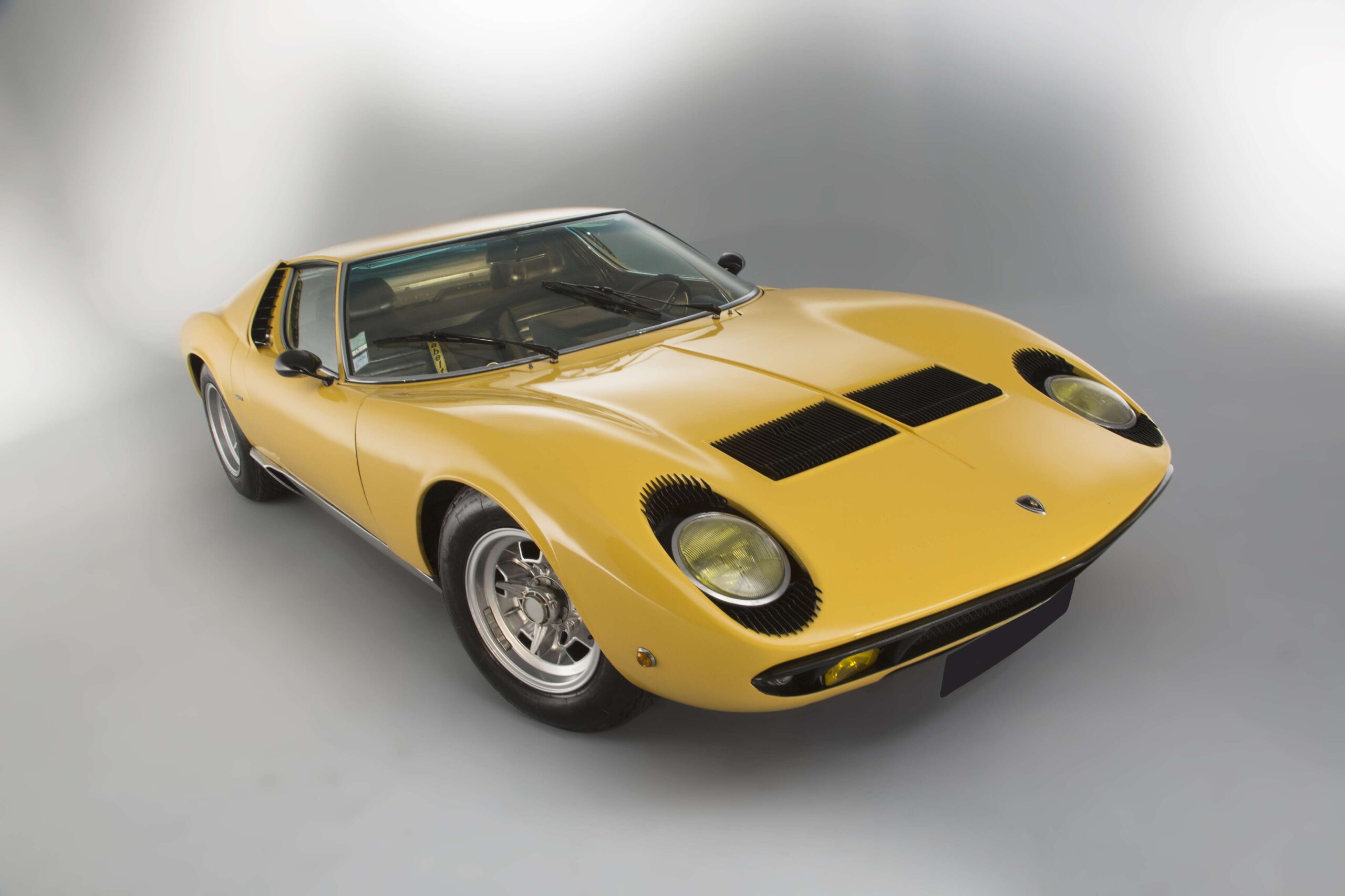 Lamborghini Miura — 優雅さとパワーが融合した、スーパーカーの原点