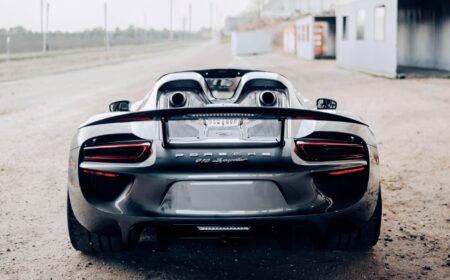 ポルシェ 918 スパイダー US spec 8,050km 2015