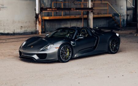 ポルシェ 918 スパイダー US spec 8,050km 2015