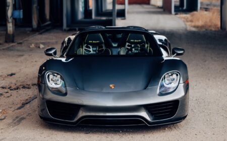 ポルシェ 918 スパイダー US spec 8,050km 2015