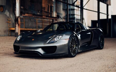 ポルシェ 918 スパイダー US spec 8,050km 2015