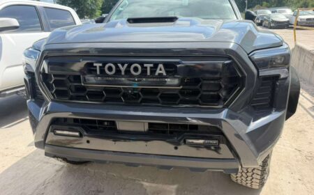 2 x トヨタ タコマ TRD PRO HEV 2026