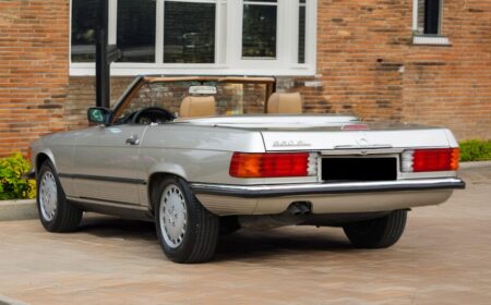 メルセデス・ベンツ 560 SL「ラウホジルバー & パロミノ・インテリア」 1988 104,685km