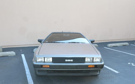デロリアン DMC-12 1981 32,000マイル