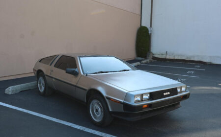 デロリアン DMC-12 1981 32,000マイル