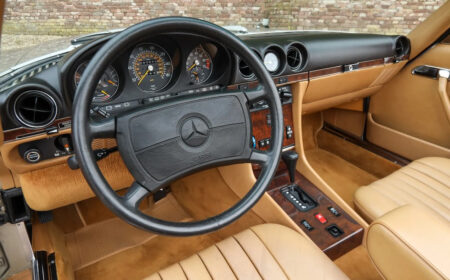 メルセデス・ベンツ 560 SL「ラウホジルバー & パロミノ・インテリア」 1988 104,685km