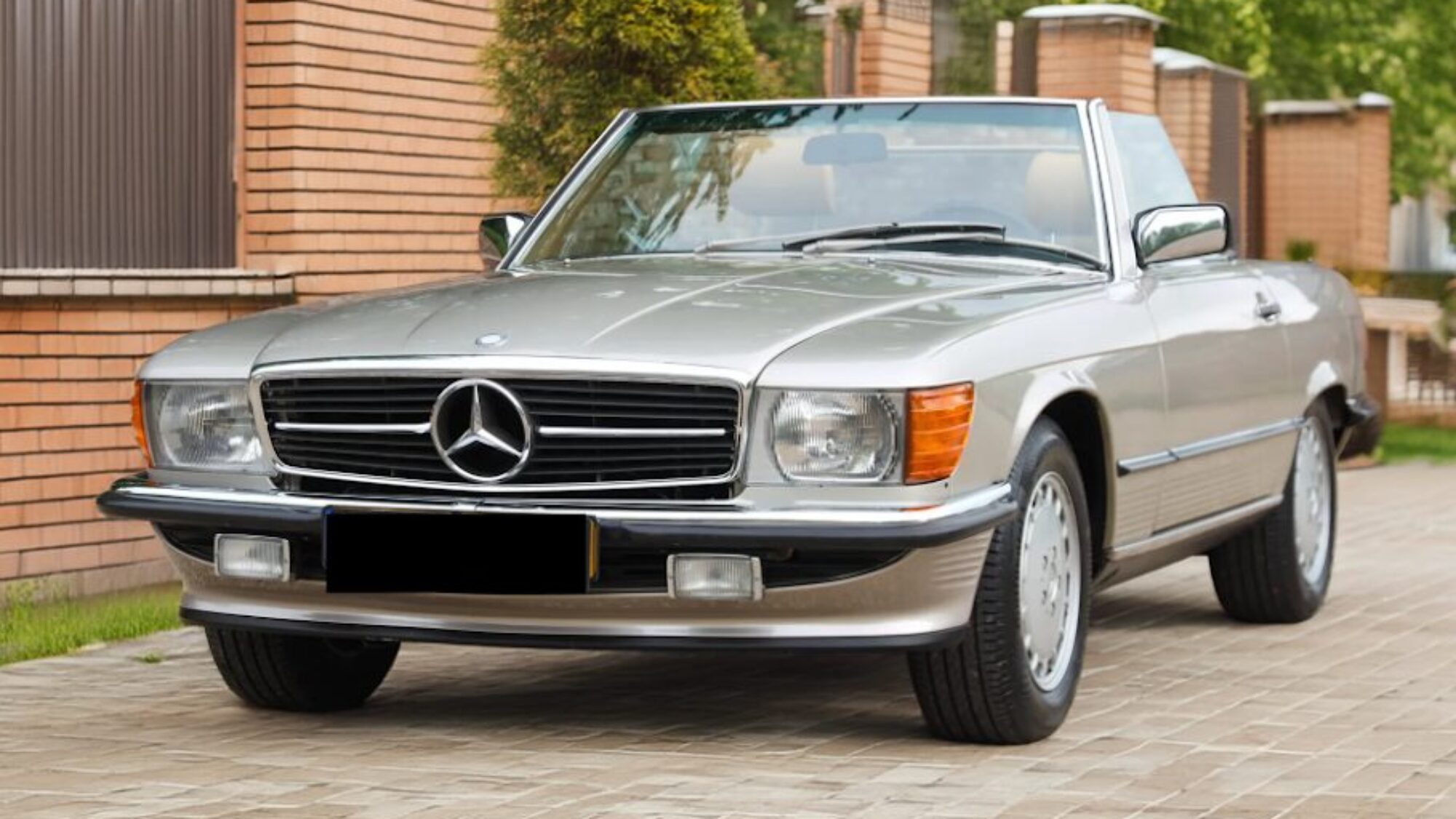 メルセデス・ベンツ 560 SL「ラウホジルバー & パロミノ・インテリア」 1988 104,685km