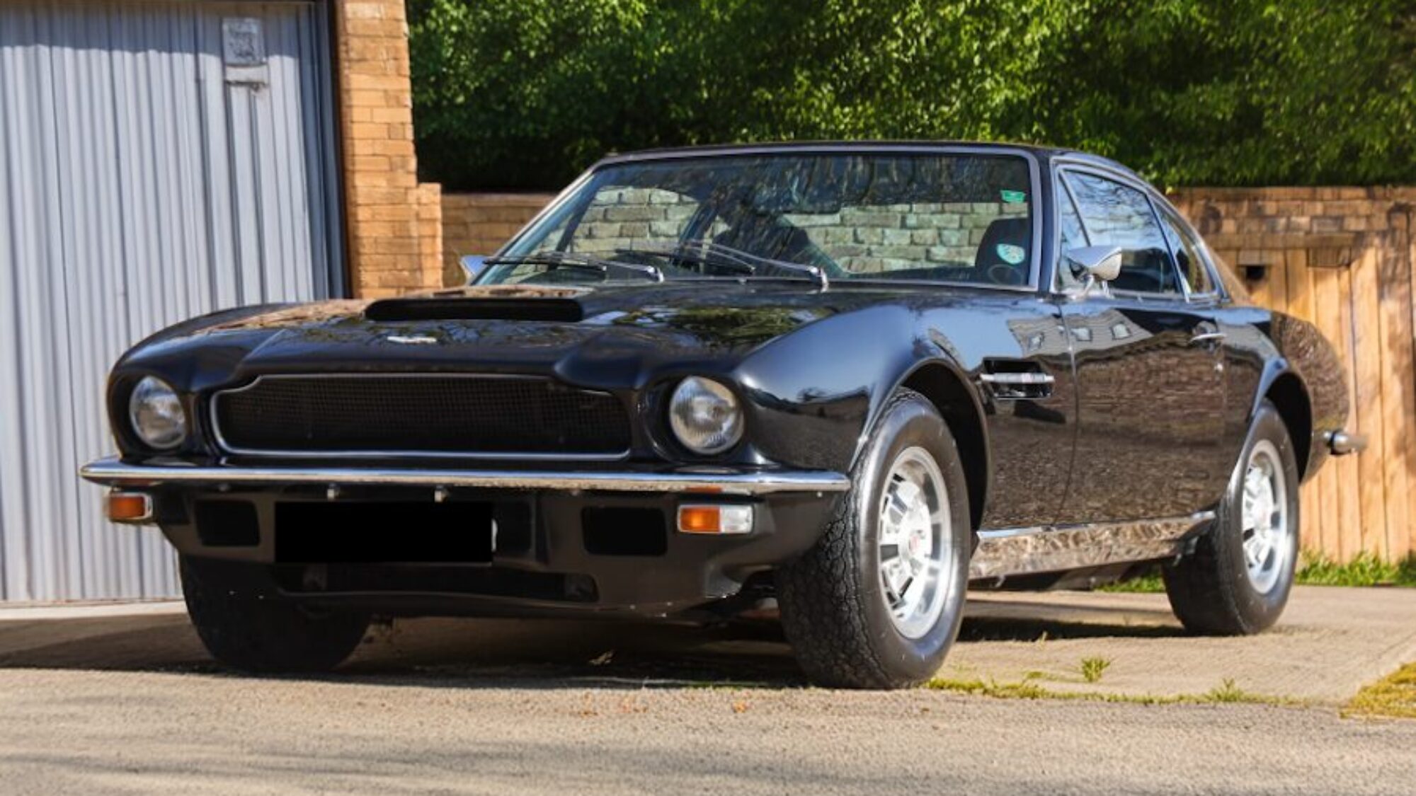 アストン･マーティン DBS V8 シリーズ2 「5速マニュアル ＆ 4基のウェーバー」1972 9,061km