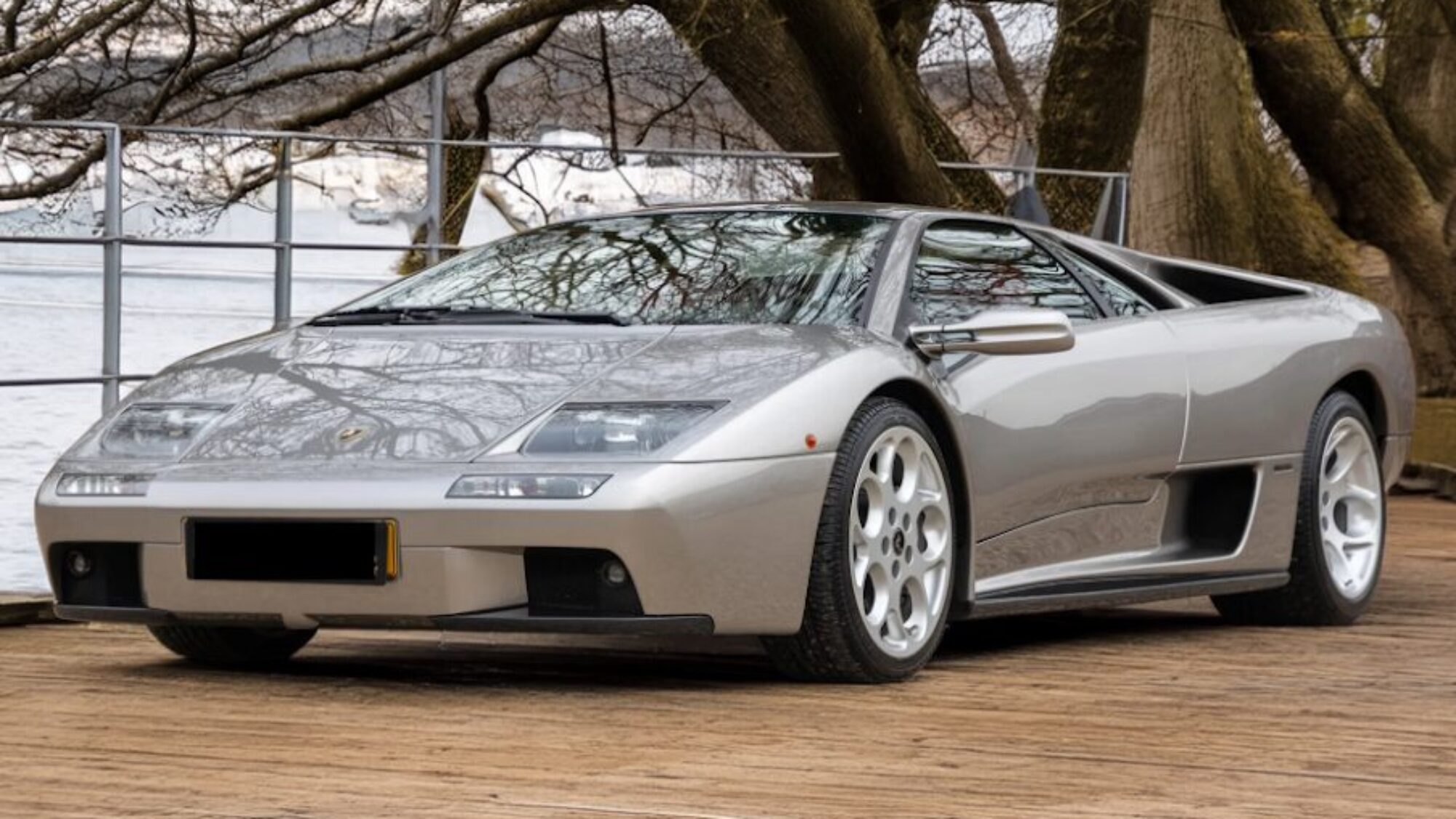 ランボルギーニ ディアブロ 6.0 V12 VT 「最終年式（ファイナルイヤー）」 2001 21,859km