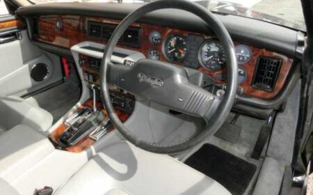 Daimler Double Six 1990 25,000km