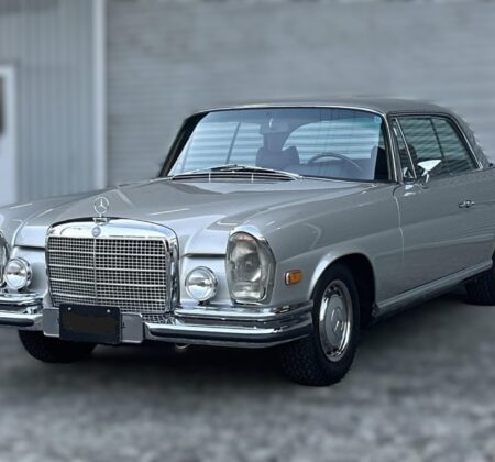 Refined Silver Brilliance with Complete Structural Integrity