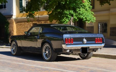 フォード マスタング 302 ファストバック “ベアメタル・レストア” 1969 49,407km