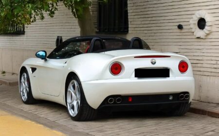 アルファロメオ 8C スパイダー “走行9,800km未満” 2009 9,722km