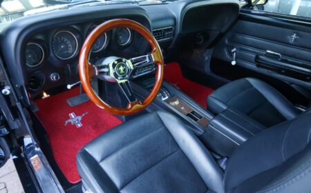 フォード マスタング 302 ファストバック “ベアメタル・レストア” 1969 49,407km