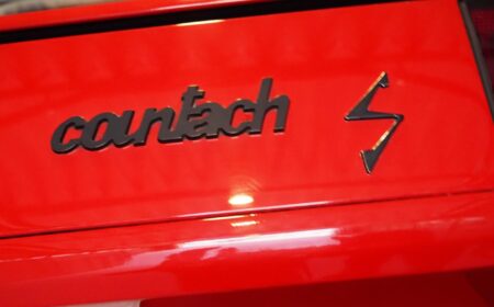 Lamborghini Countach LP400S