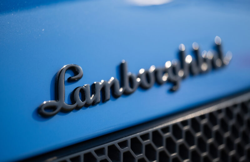 Lamborghini Fenomeno Roadster – 世界15台、1,080 CV。あの“現象”は、空へと解き放たれる。